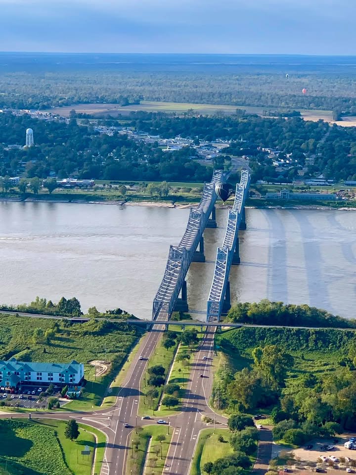 We had a great time road tripping to Natchez for their 35 annual balloon event this past weekend.