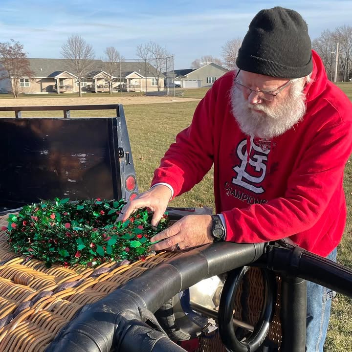 Thank you Santa for helping me get my balloon inflated.