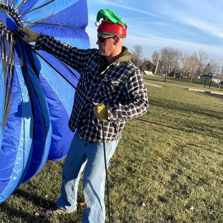 Thank you Santa for helping me get my balloon inflated.