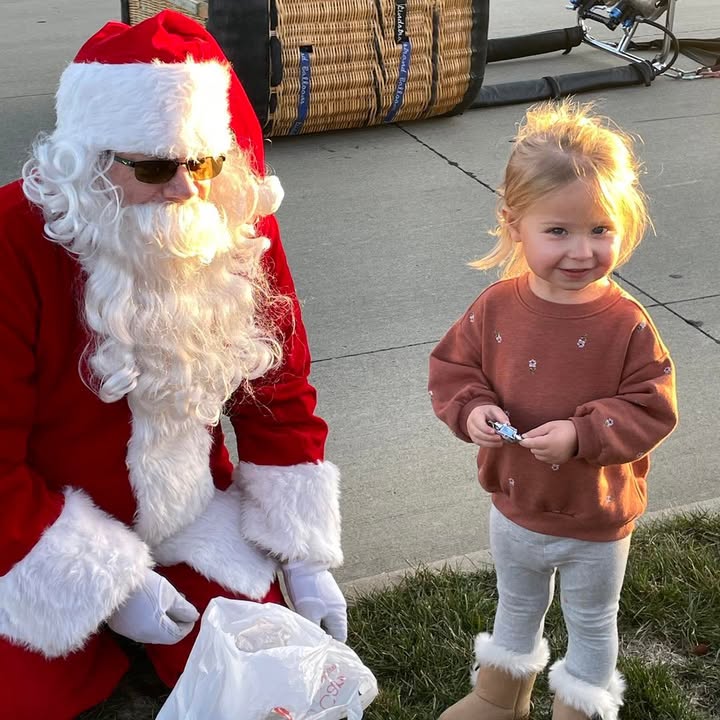 Thank you Santa for helping me get my balloon inflated.