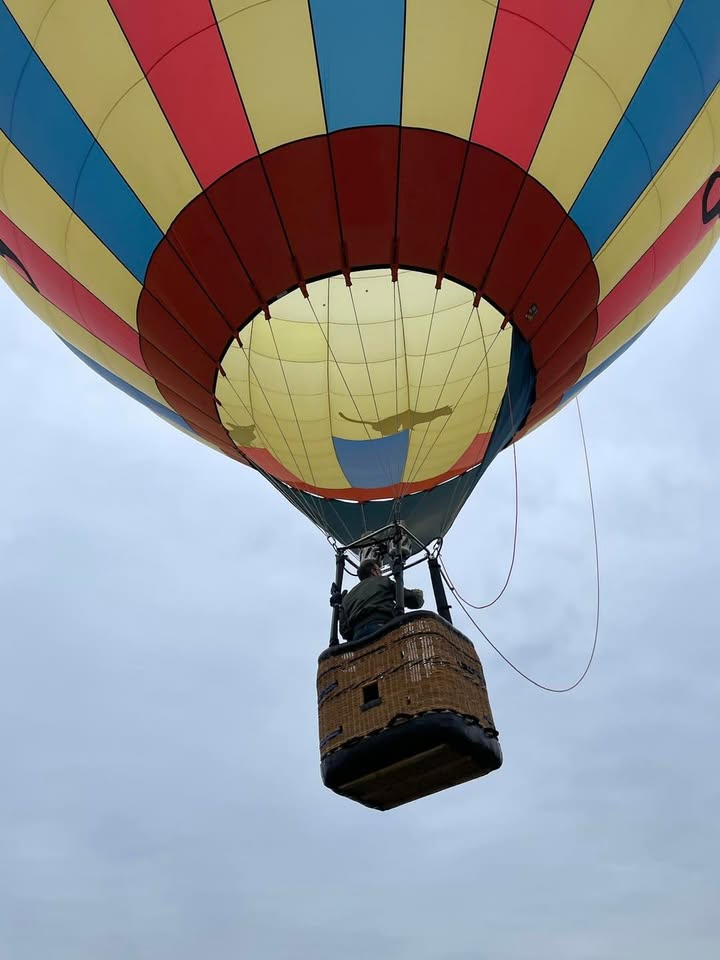 It wasn’t a very pretty ballooning day but it was a flyable day.